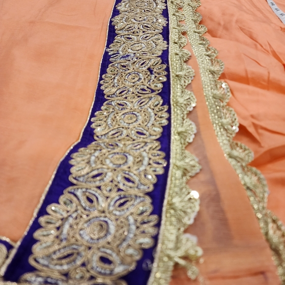 Indian punjabi suit with salwaar and dupatta - Picture 3 of 12